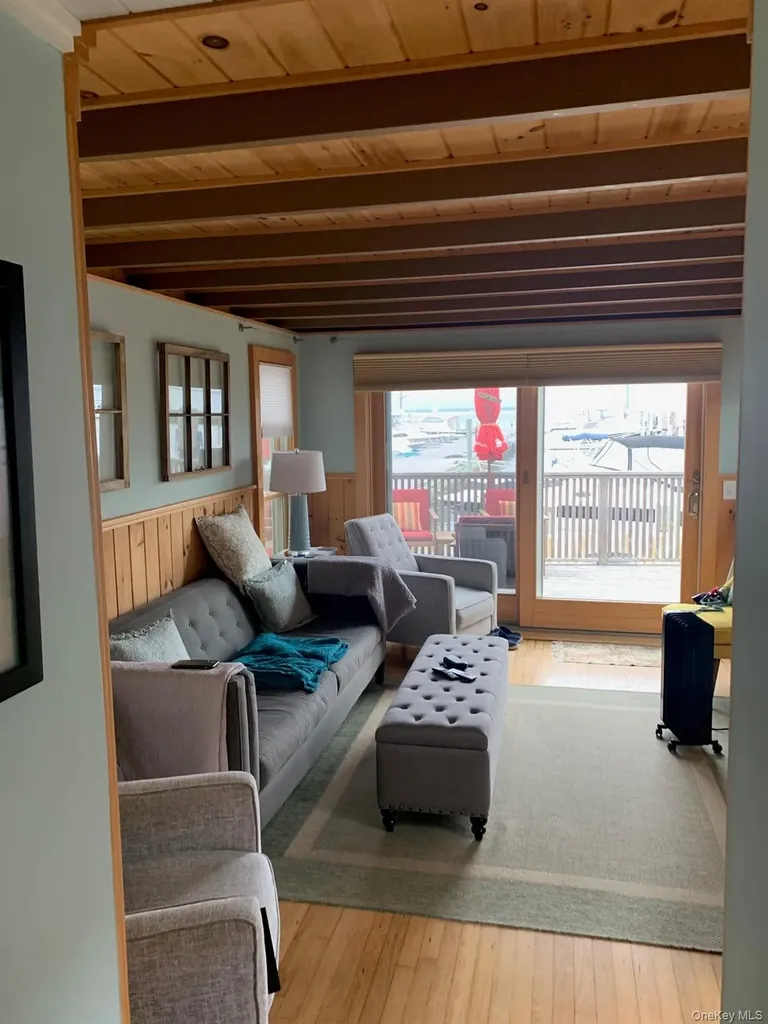 317 Bay Walk Ocean Beach NY 11770