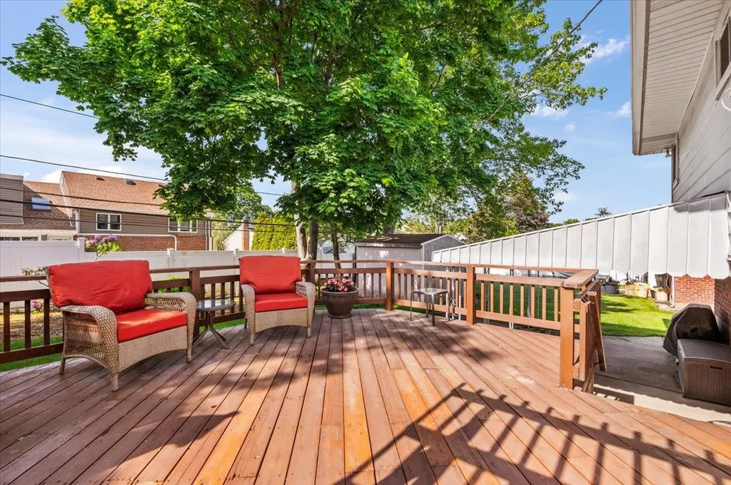 11 Halcourt Drive Plainview NY 11803