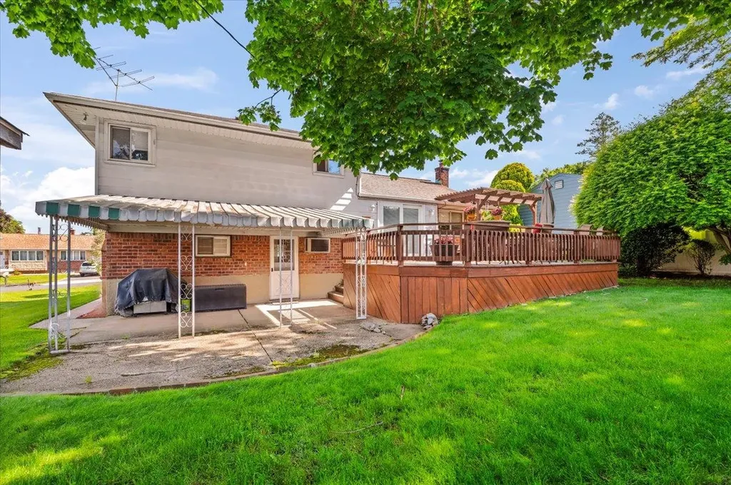 11 Halcourt Drive Plainview NY 11803