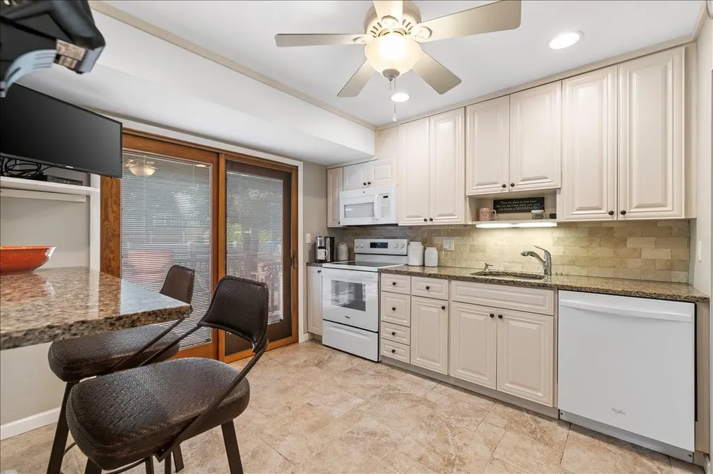 11 Halcourt Drive Plainview NY 11803