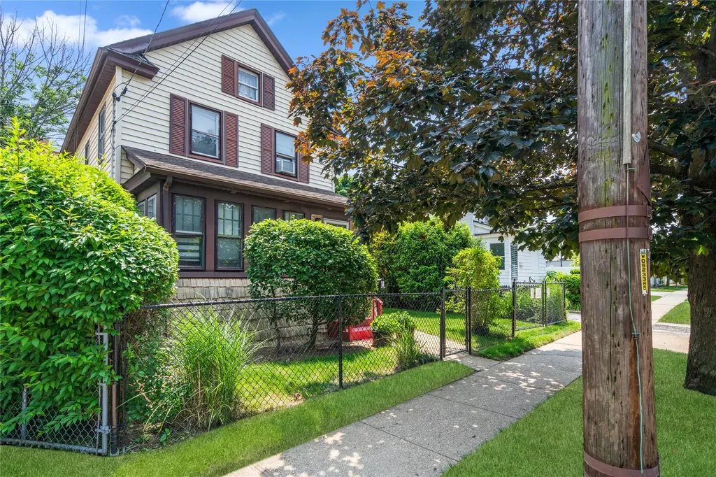 10 Linden Avenue Hempstead NY 11550
