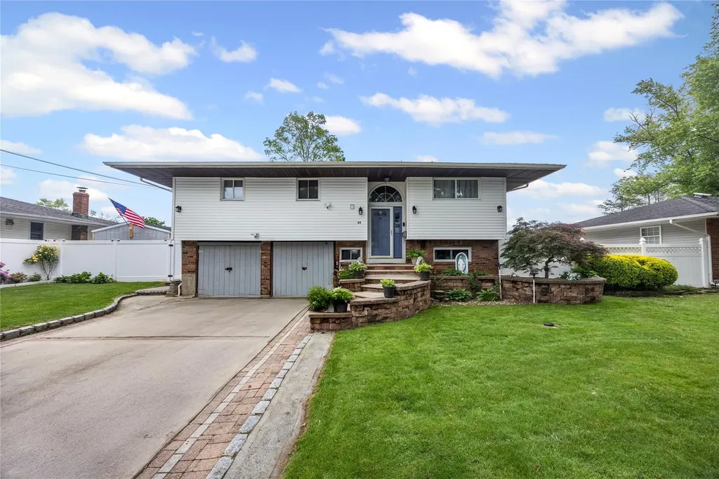 24 Sugarwood Lane Commack NY 11725