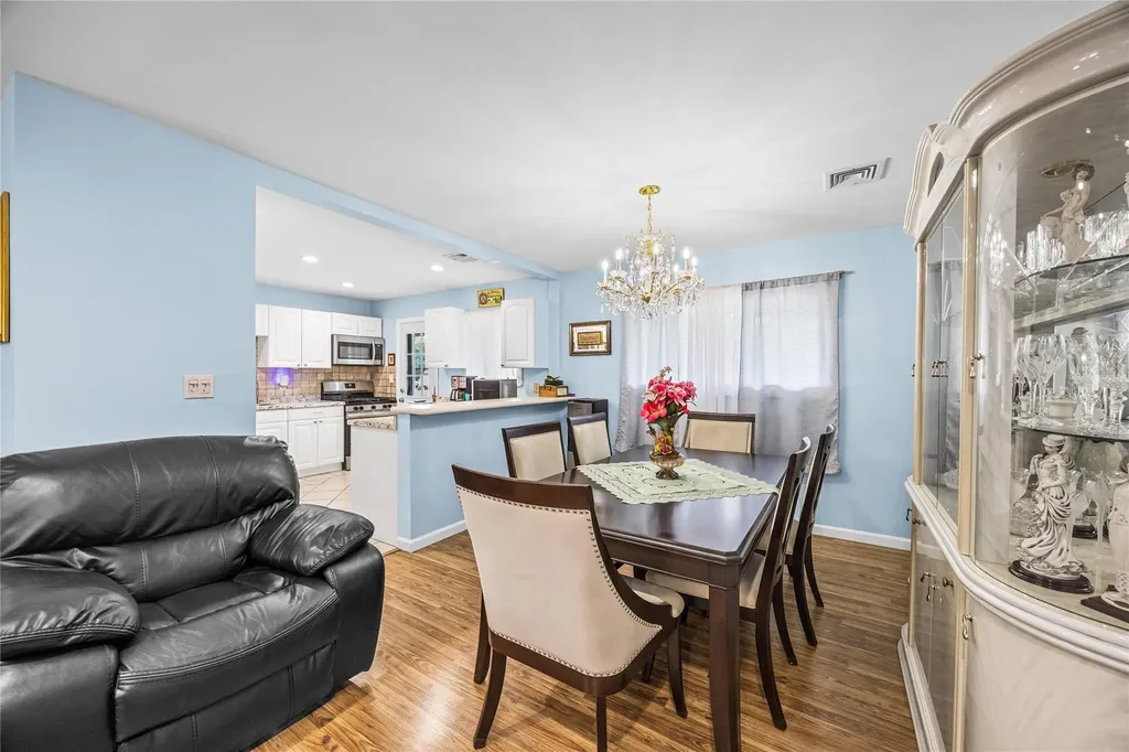 24 Sugarwood Lane Commack NY 11725