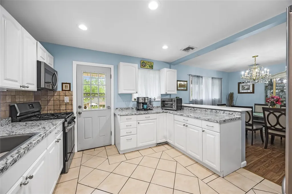 24 Sugarwood Lane Commack NY 11725