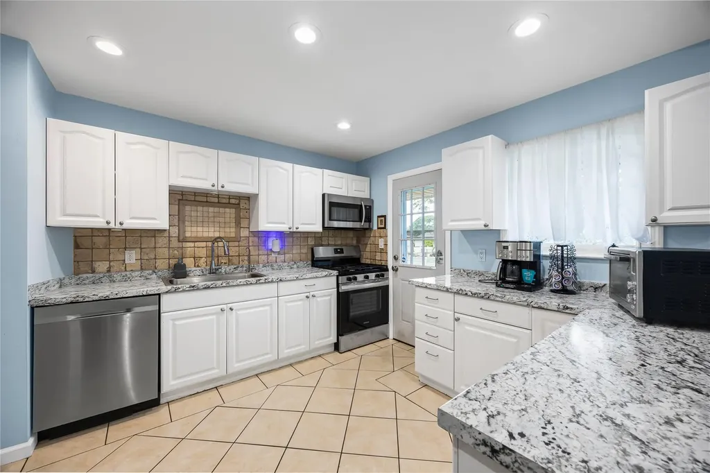 24 Sugarwood Lane Commack NY 11725