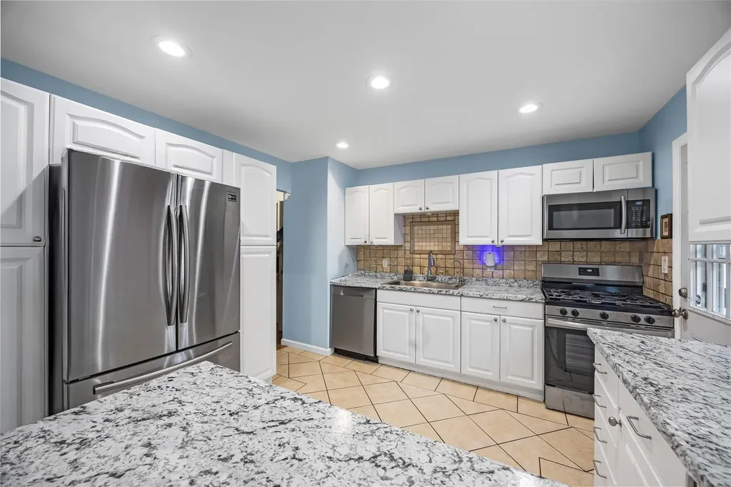24 Sugarwood Lane Commack NY 11725
