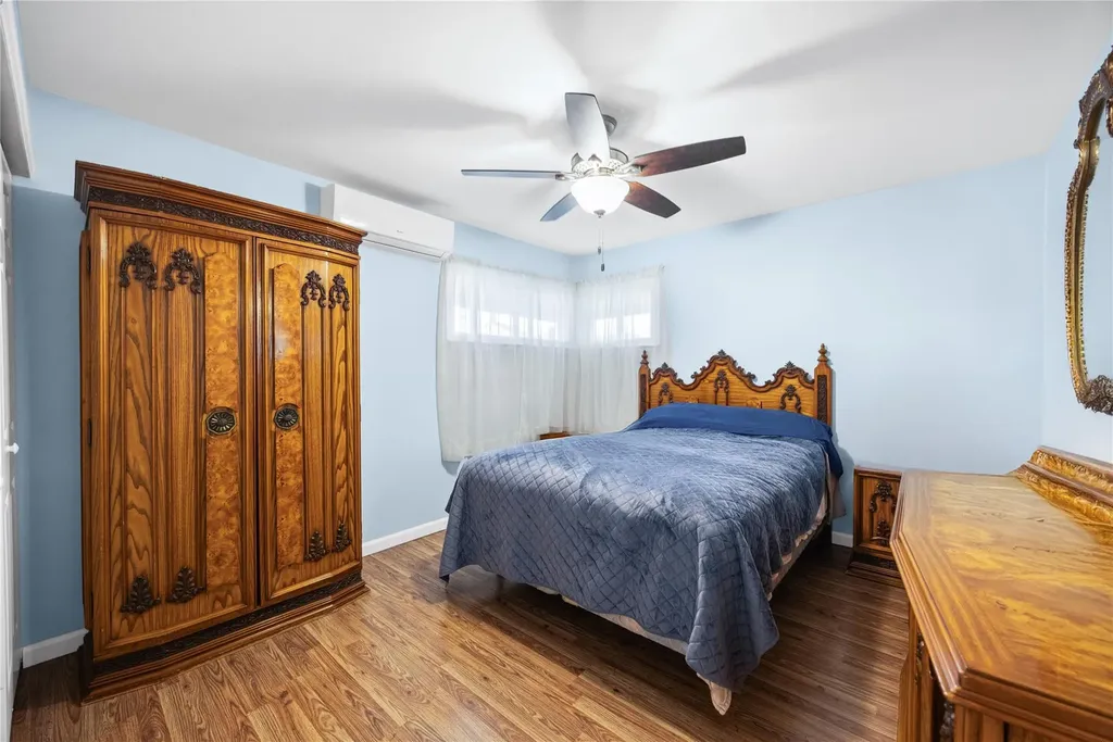 24 Sugarwood Lane Commack NY 11725