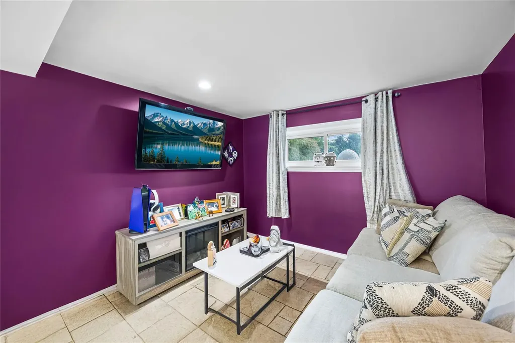 24 Sugarwood Lane Commack NY 11725
