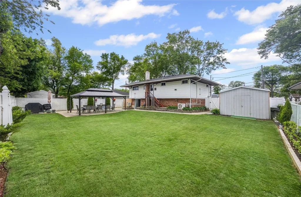 24 Sugarwood Lane Commack NY 11725