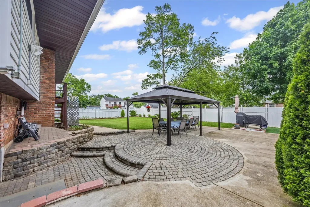 24 Sugarwood Lane Commack NY 11725