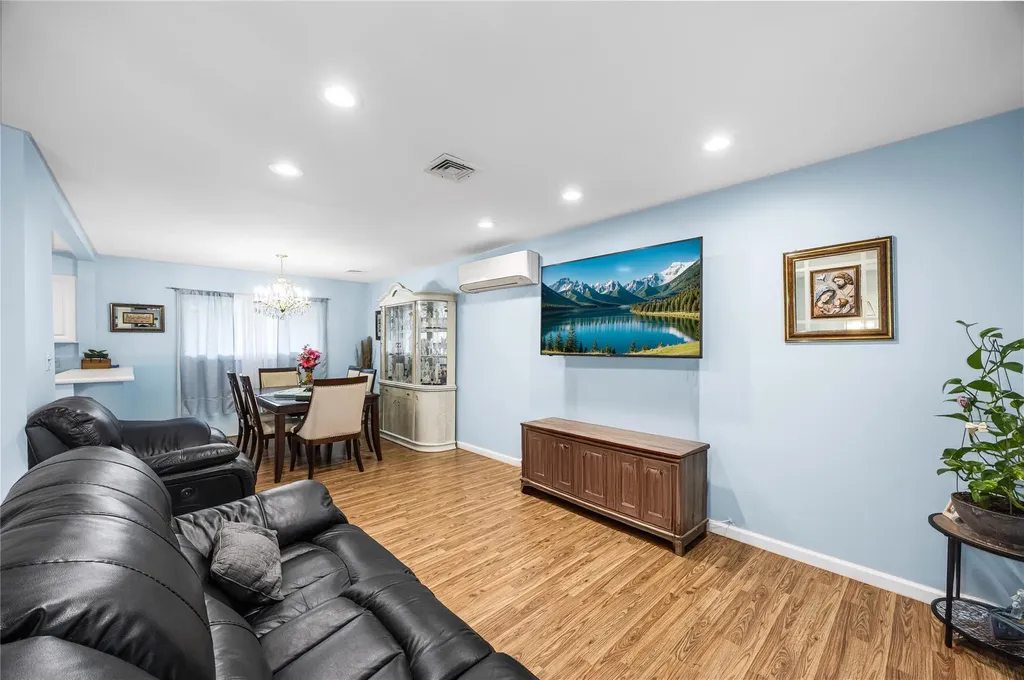 24 Sugarwood Lane Commack NY 11725
