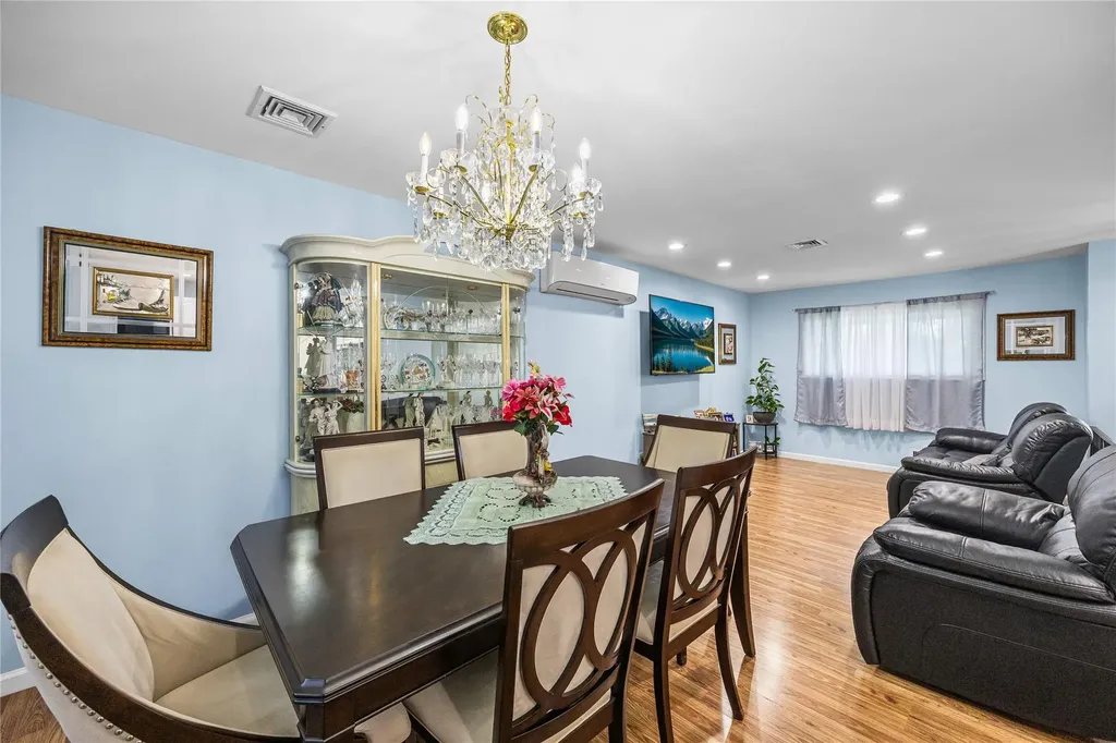 24 Sugarwood Lane Commack NY 11725