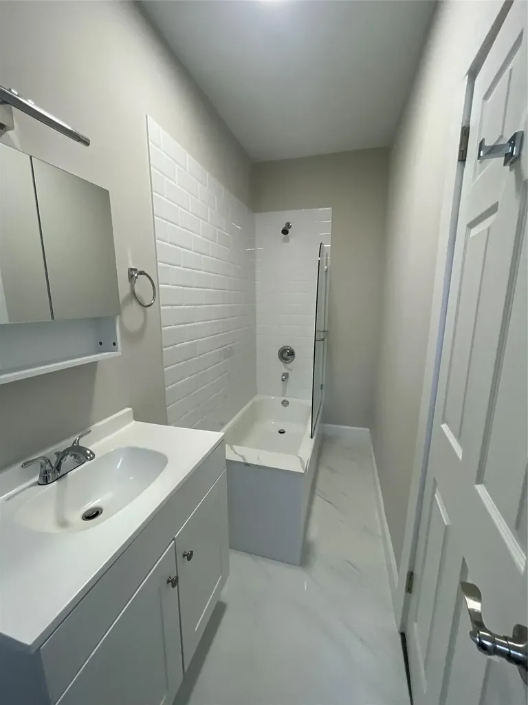 32 Moquette Row S Yonkers NY 10703