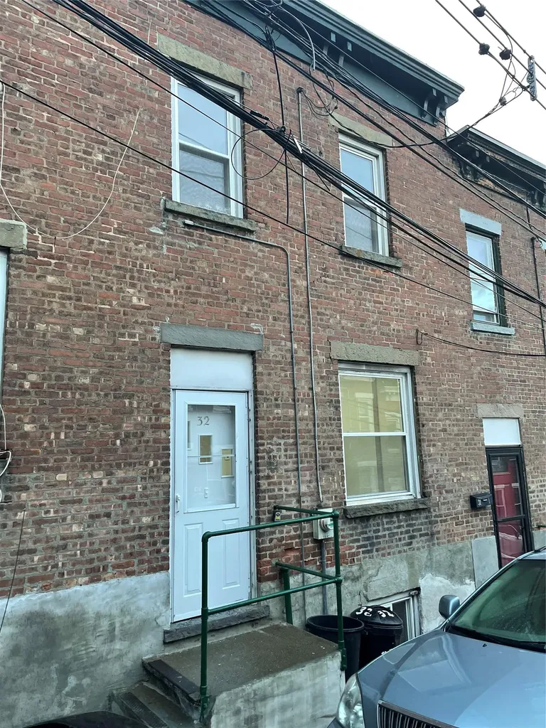 32 Moquette Row S Yonkers NY 10703