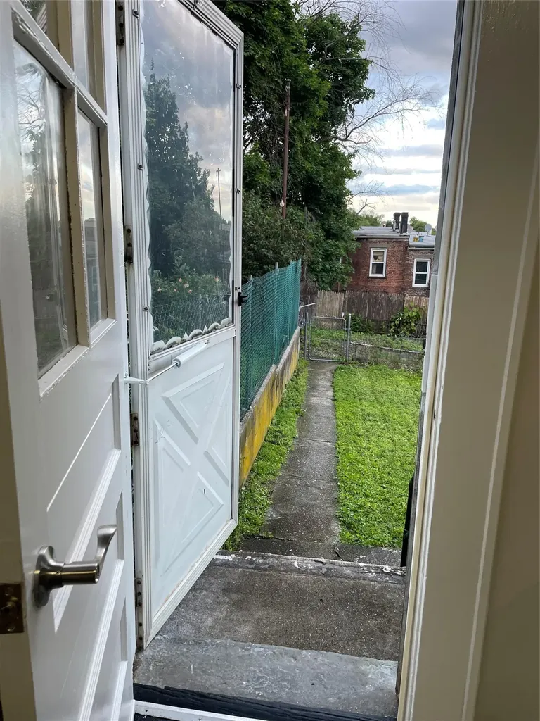 32 Moquette Row S Yonkers NY 10703