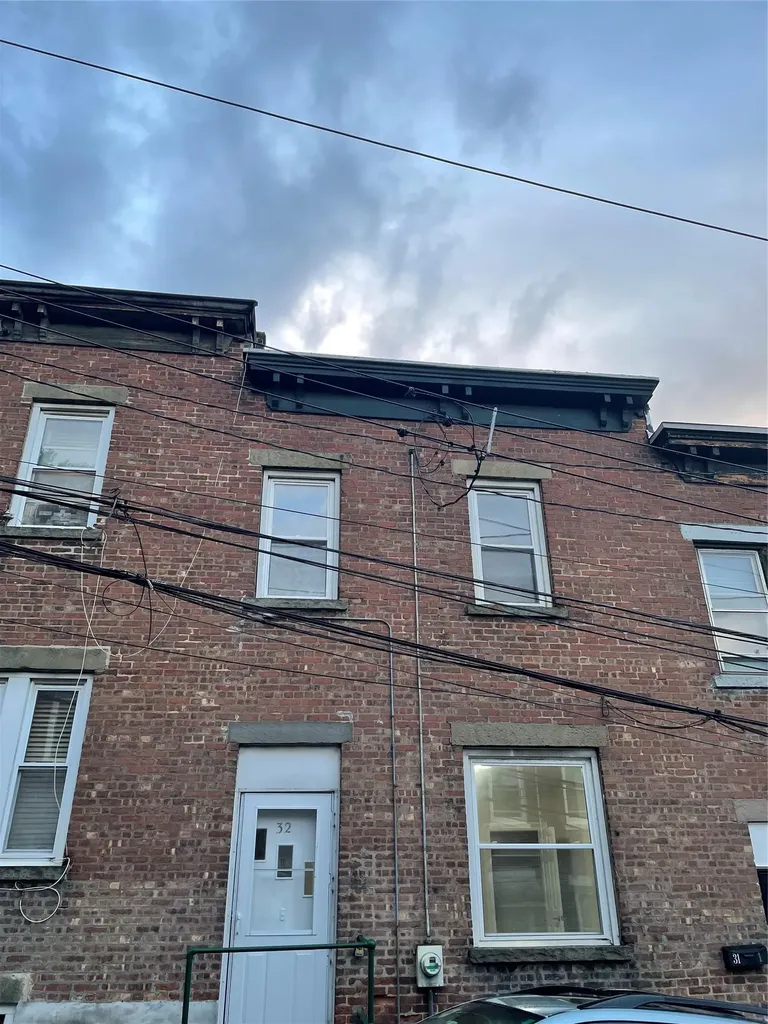 32 Moquette Row S Yonkers NY 10703