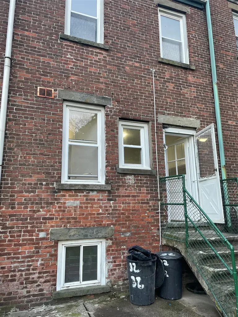 32 Moquette Row S Yonkers NY 10703