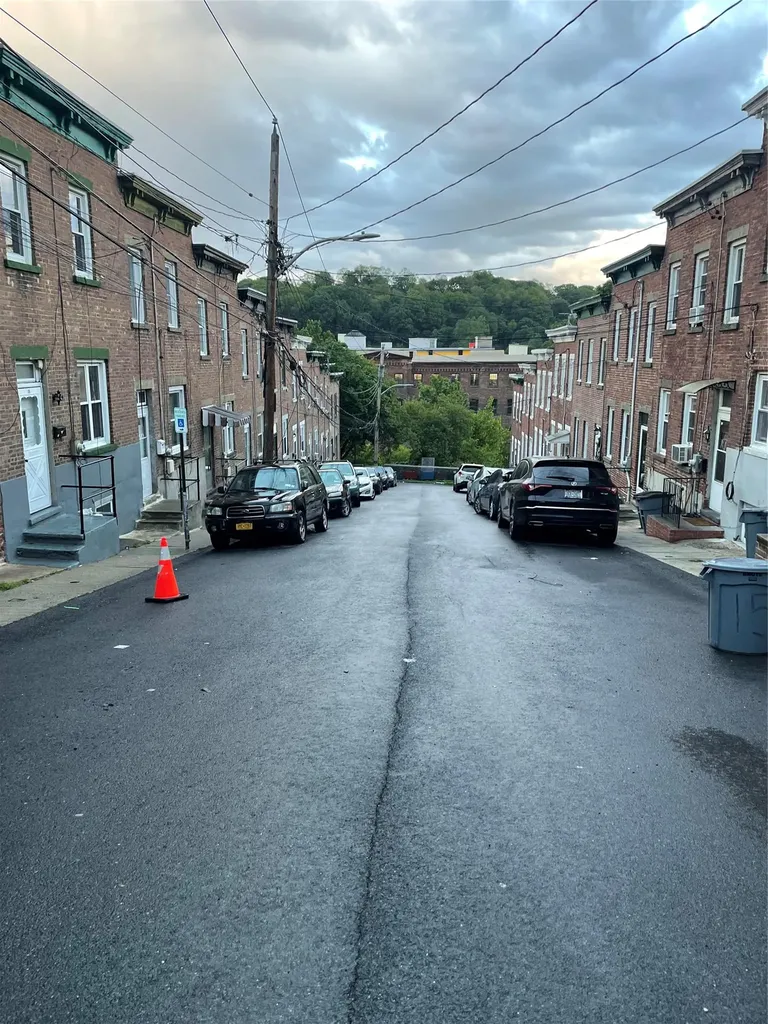 32 Moquette Row S Yonkers NY 10703