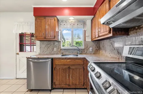 61 Cheshire Road Bethpage NY 11714