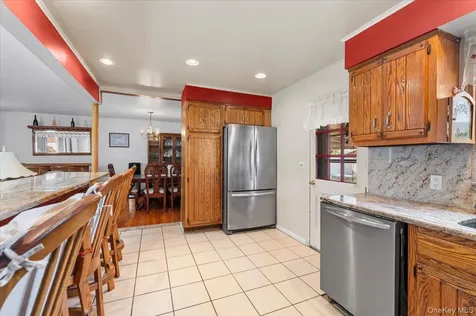 61 Cheshire Road Bethpage NY 11714