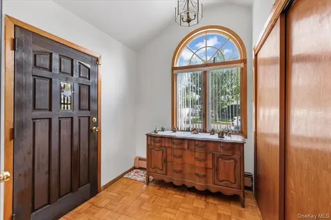 61 Cheshire Road Bethpage NY 11714