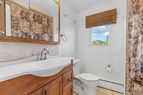 61 Cheshire Road Bethpage NY 11714