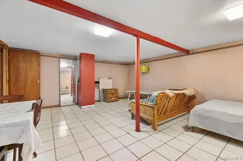 61 Cheshire Road Bethpage NY 11714