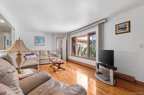 61 Cheshire Road Bethpage NY 11714