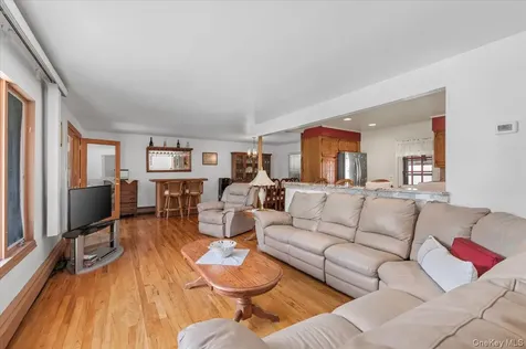 61 Cheshire Road Bethpage NY 11714