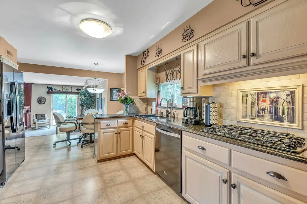28 Bradford Road Plainview NY 11803