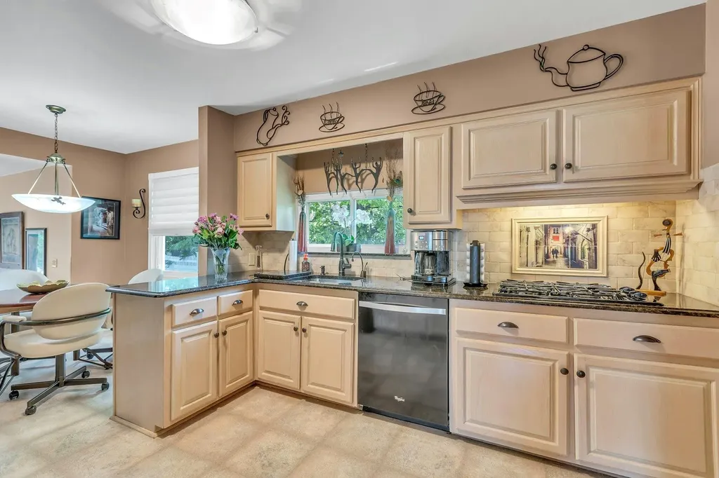 28 Bradford Road Plainview NY 11803