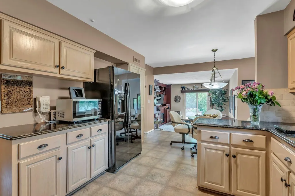 28 Bradford Road Plainview NY 11803