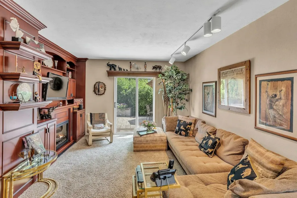 28 Bradford Road Plainview NY 11803