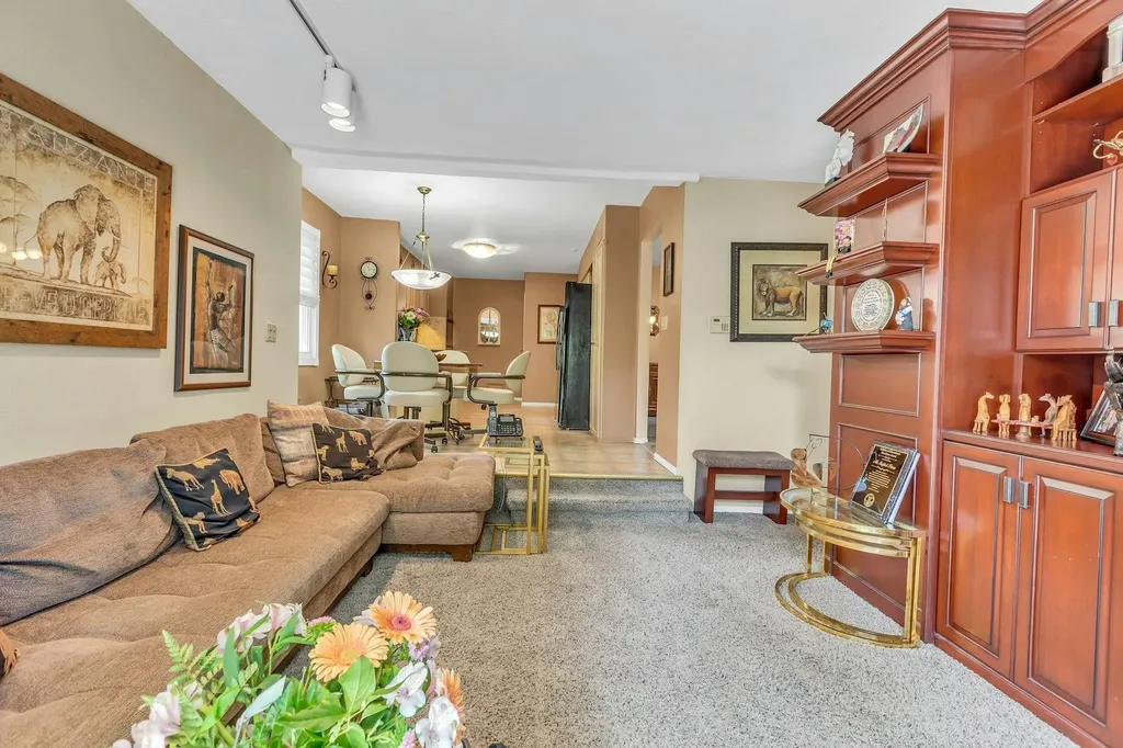 28 Bradford Road Plainview NY 11803