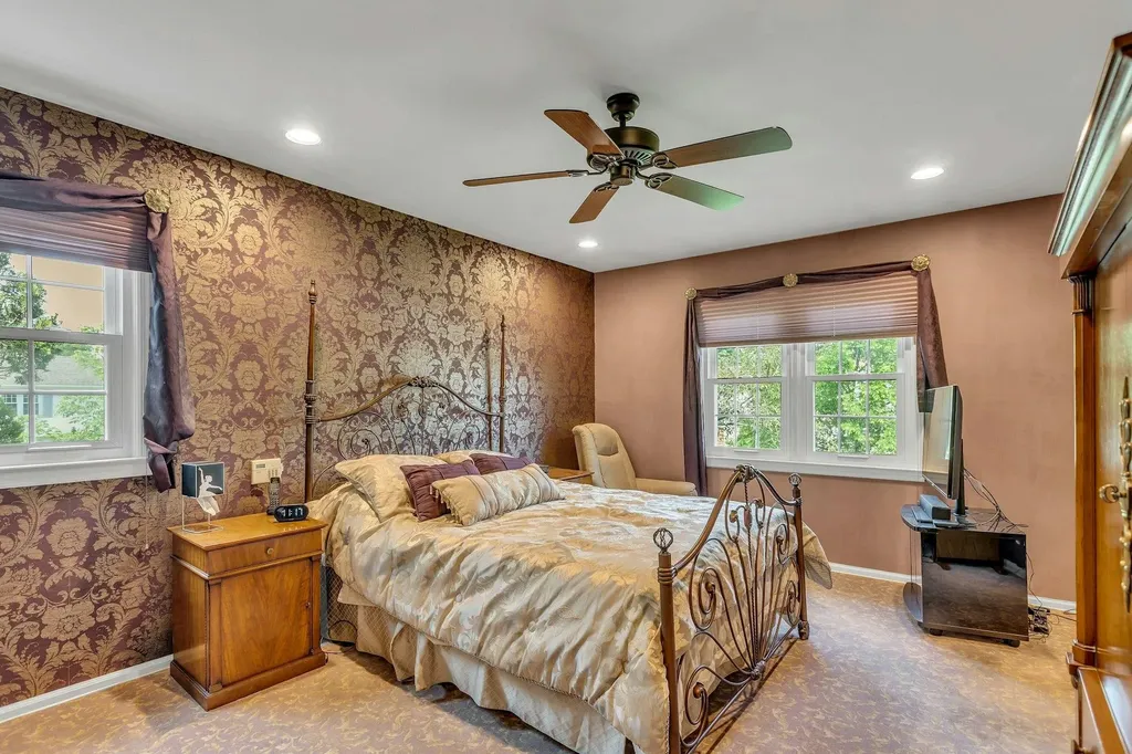 28 Bradford Road Plainview NY 11803