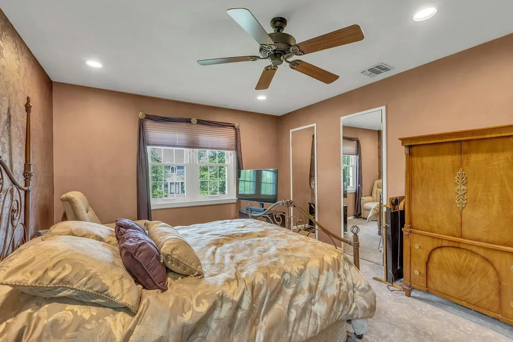 28 Bradford Road Plainview NY 11803