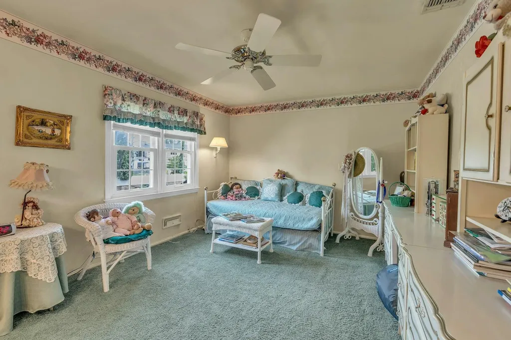 28 Bradford Road Plainview NY 11803