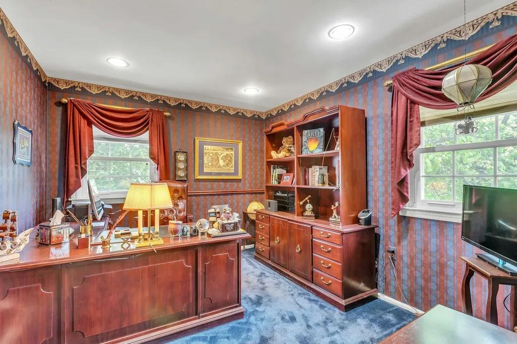 28 Bradford Road Plainview NY 11803