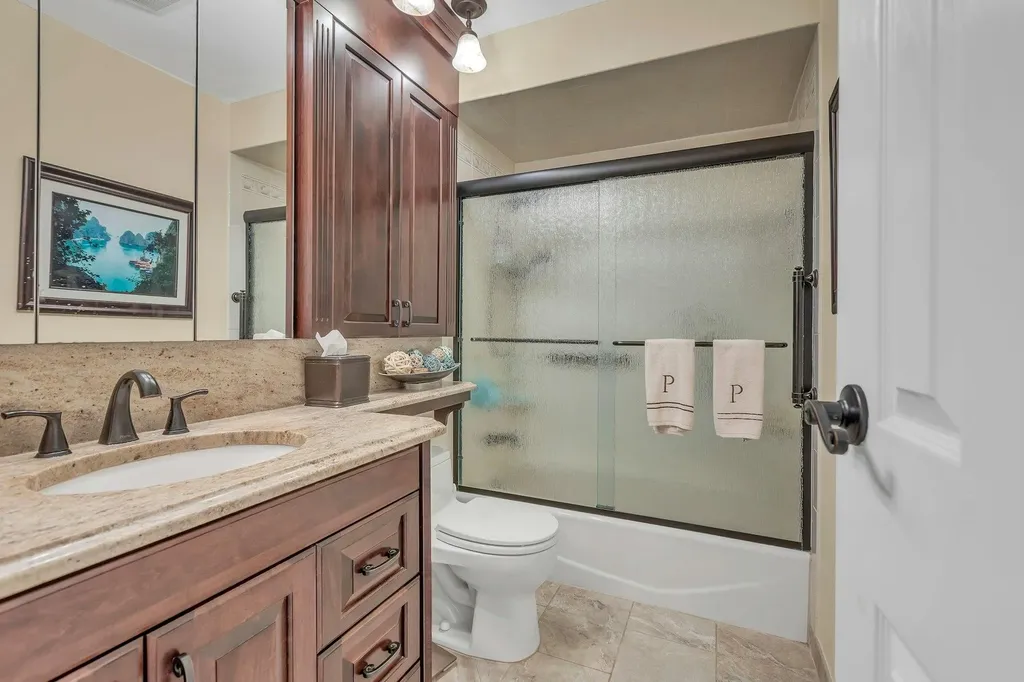 28 Bradford Road Plainview NY 11803