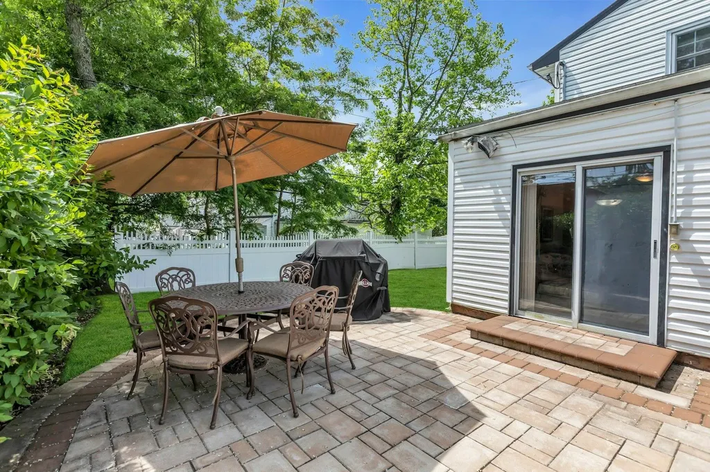 28 Bradford Road Plainview NY 11803