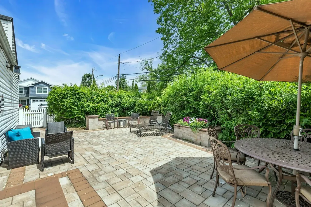 28 Bradford Road Plainview NY 11803
