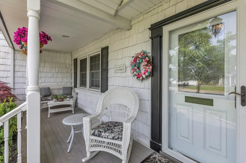 28 Bradford Road Plainview NY 11803