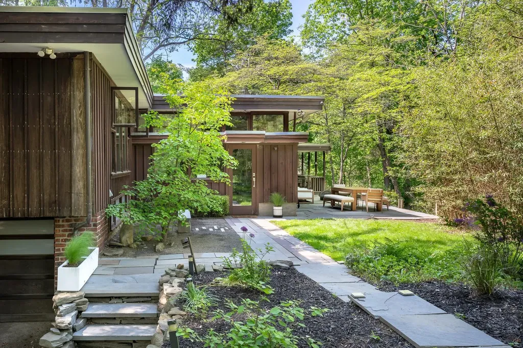 100 Old Pascack Road Pearl River NY 10965