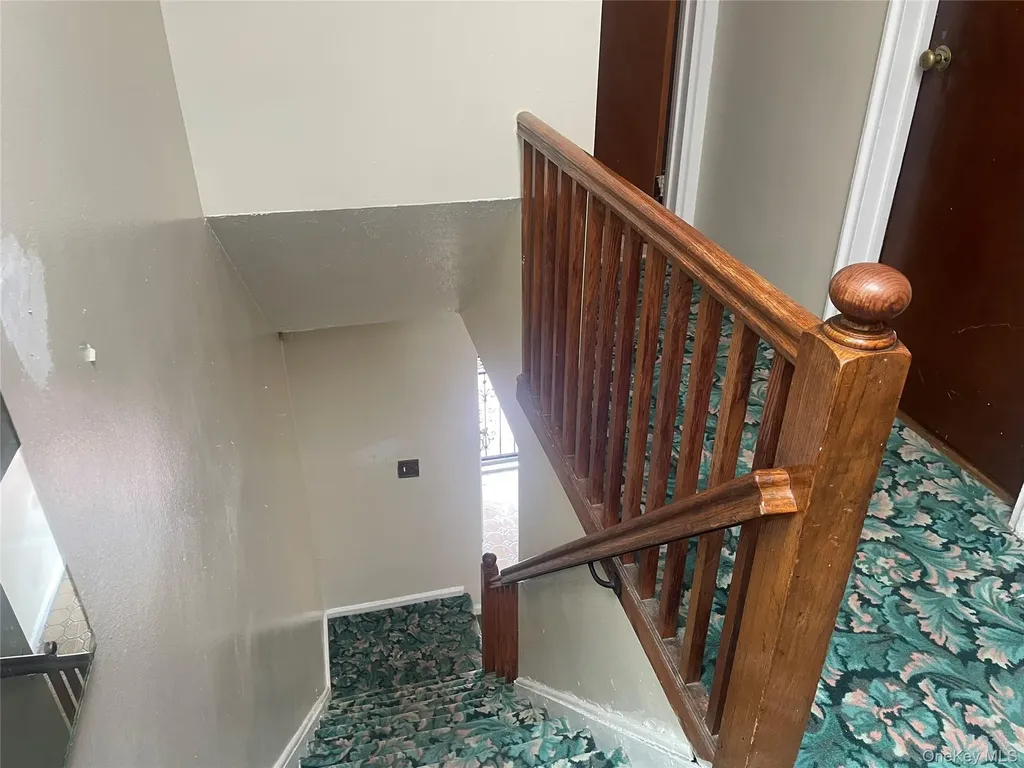 1037 E 214th Street Bronx NY 10469