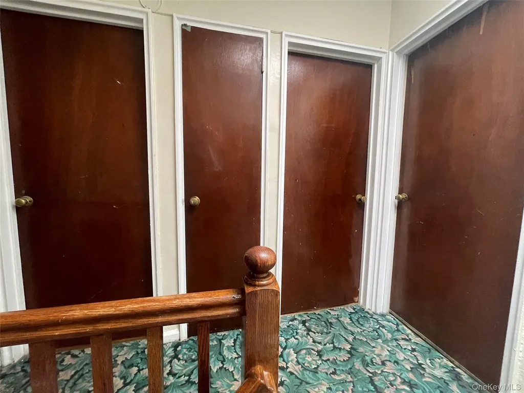 1037 E 214th Street Bronx NY 10469