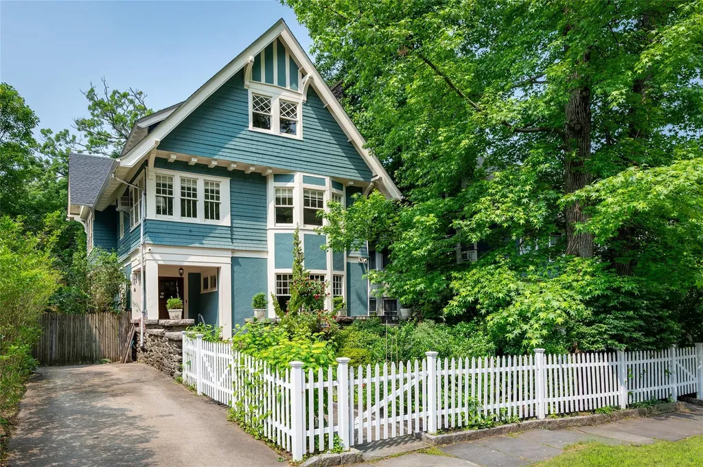 305 Park Hill Avenue Yonkers NY 10705