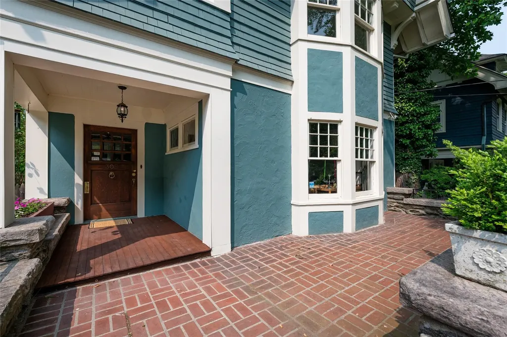 305 Park Hill Avenue Yonkers NY 10705