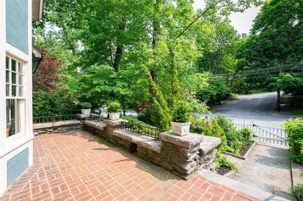 305 Park Hill Avenue Yonkers NY 10705