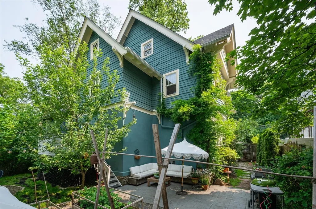 305 Park Hill Avenue Yonkers NY 10705