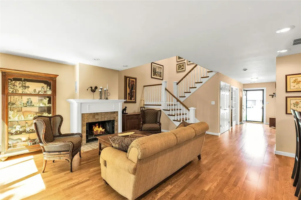 82 Harbour Lane Bay Shore NY 11706